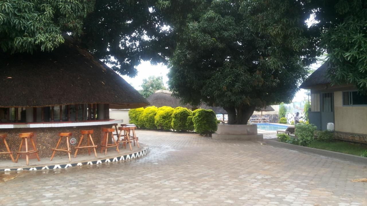 Dubai Resort Hotel Adjumani Extérieur photo